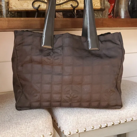 Chanel Travel Line Tote Bag in black nylon jacquard - Picture 9 of 16